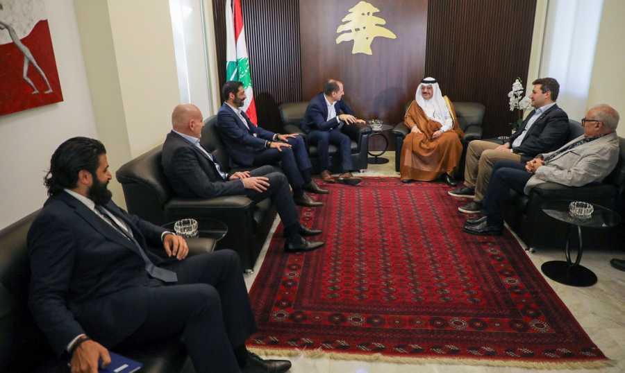 رئيس الكتائب يلتقي سفير قطر: لبنان يرفض رئيساً يفرض عليه