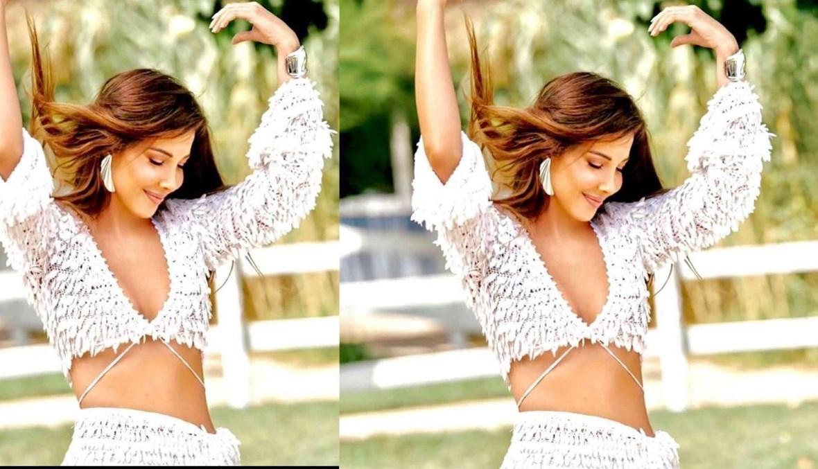 نانسي عجرم تتألّق بزي عصري من علامة عالميّة في "تيجي ننبسط"