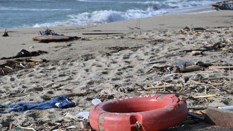 البابا فرنسيس: لا نقفنّ غير مبالين أمام حوادث البحر