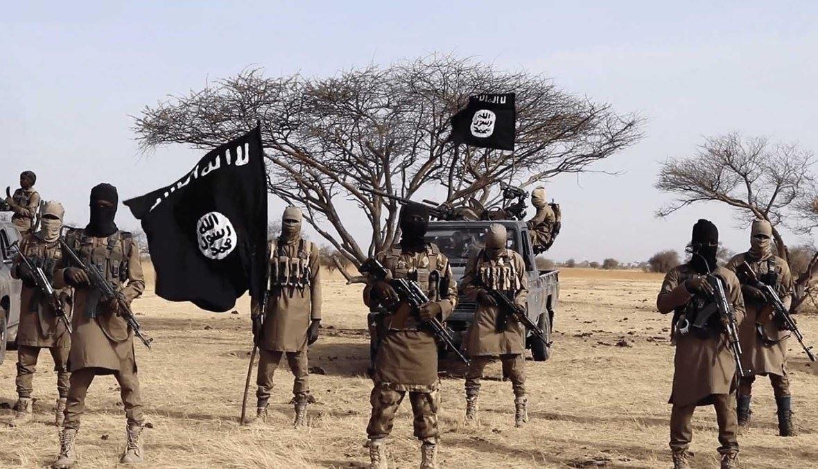 المرصد السوري: مقتل 23 جنديّاً من الجيش السوري بهجوم لـ"داعش" على حافلة عسكرية في شرق سوريا