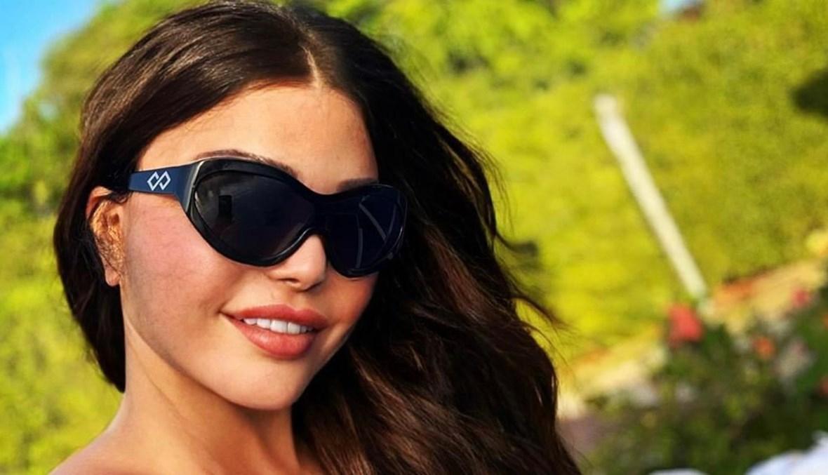 هيفاء وهبي بأزياء البحر النارية في الساحل الشمالي