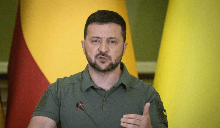  الرئيس الأوكراني فولوديمير زيلينسكي يزور منطقة دونيتسك الواقعة على خط الجبهة