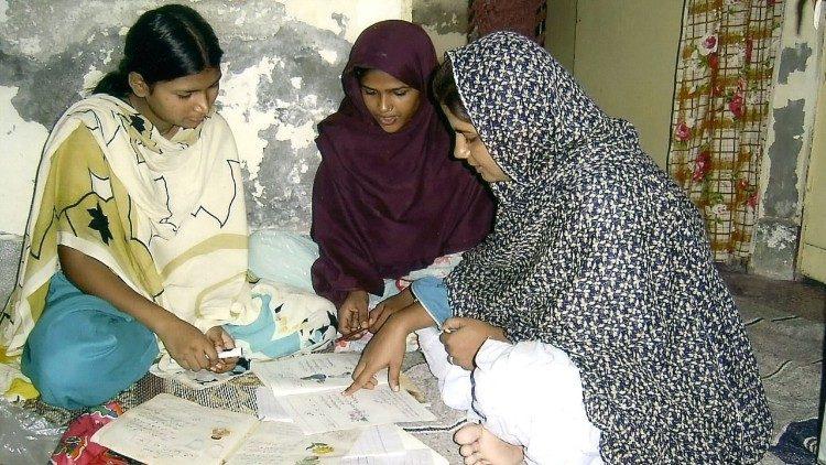 البابا فرنسيس يوجه رسالة إلى منظمة يونسكو لمناسبة اليوم الدولي لمحو الأمية