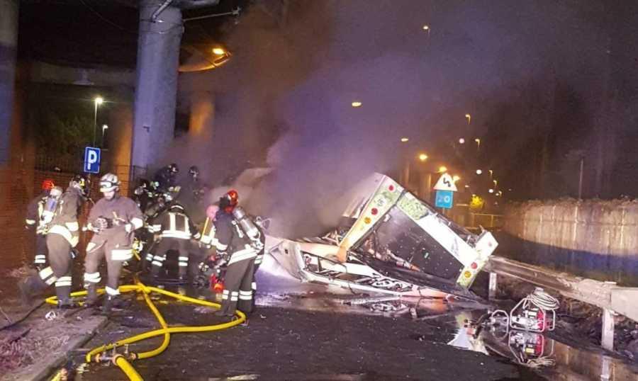 سقوط حافلة من جسر بالقرب من البندقية ومقتل 20 على الأقل