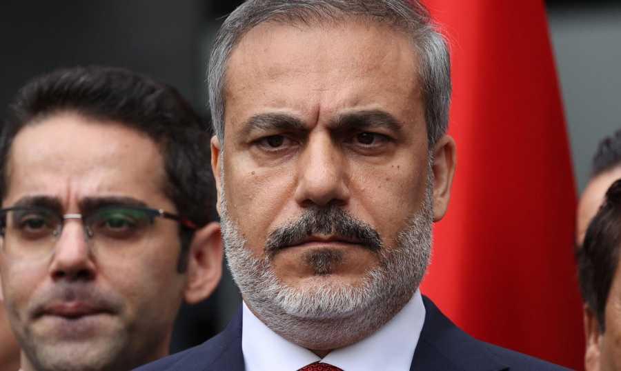وزير الخارجية التركية يجول على المسؤولين