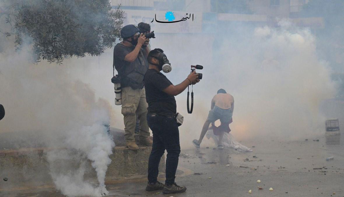 لحظات من المواجهة أمام السفارة الأميركية... هكذا التقطتها كاميرا "النهار"