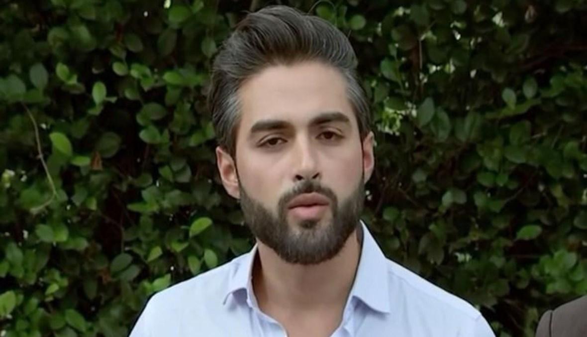 في ميامي... طبيب أسنان عربيّ يُطرَد من عمله بعد تمزيق صور لرهائن إسرائيليين