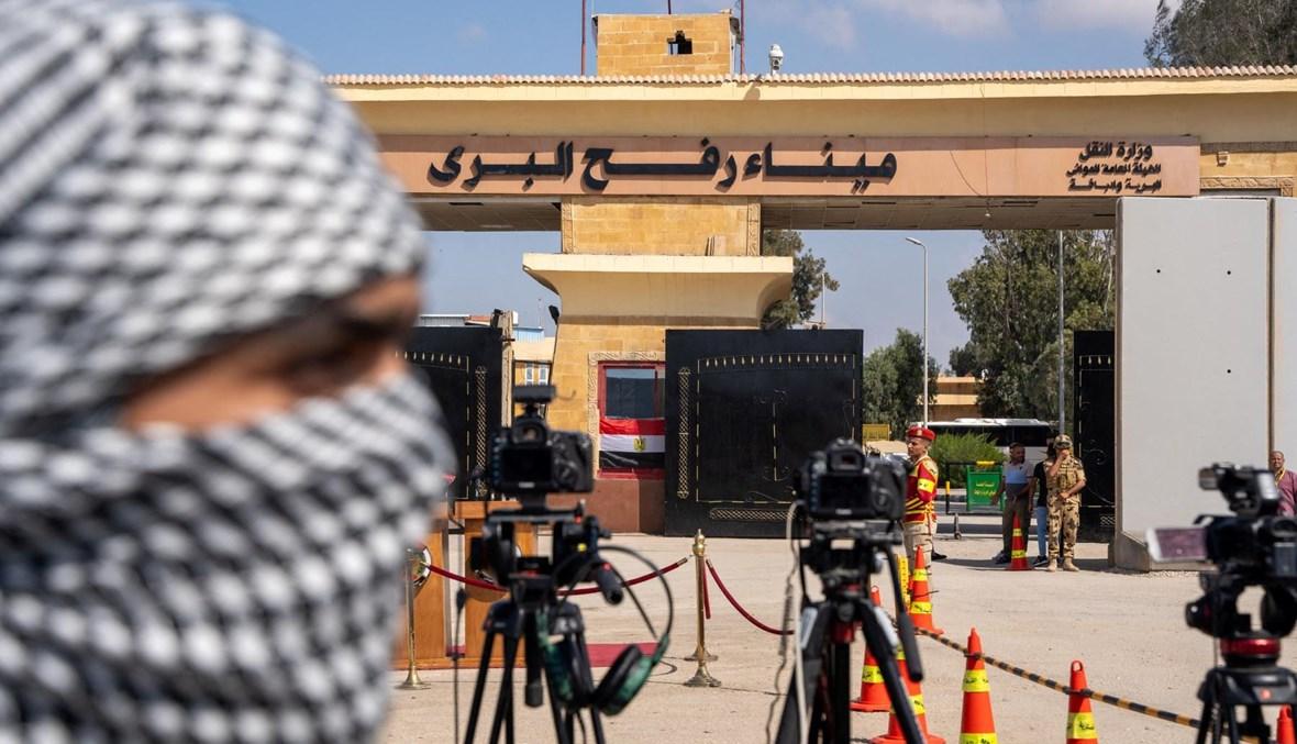 دخول أول قافلة مساعدات إنسانية إلى غزة عبر معبر رفح (فيديو - صور)