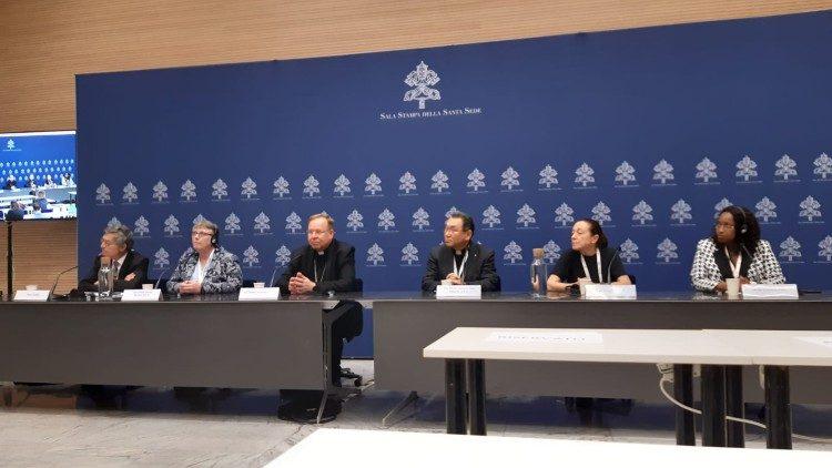المؤتمر الصحفي حول الجمعية العامة لسينودس الأساقفة ٢٠ تشرين الأول أكتوبر
