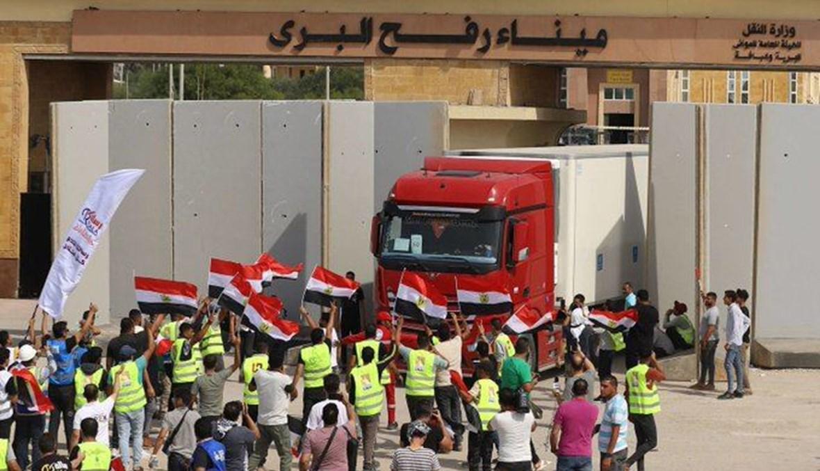 إسرائيل تقصف موقعاً مصرياً "بالخطأ"... ودخول قافلة مساعدات ثانية إلى غزة