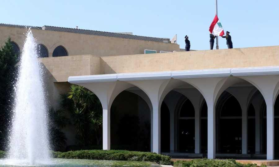 البابا في رسالة غير مباشرة للمسؤولين: "إنتخبوا رئيساً لأزور لبنان" والتمديد لقائد الجيش يتقدّم نيابياً
