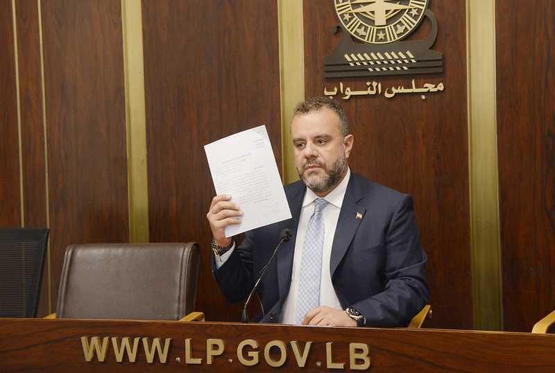 عبد المسيح: لرفع السن القانونية لجميع الضباط