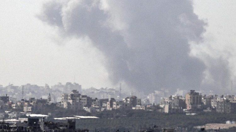 اتصال هاتفي بين البابا فرنسيس والرئيس الفلسطيني محمود عباس