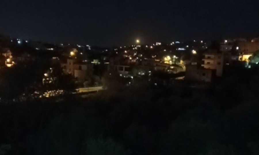 إطلاق 10 صواريخ من لبنان... ادرعي: حزب الله يخاطر!