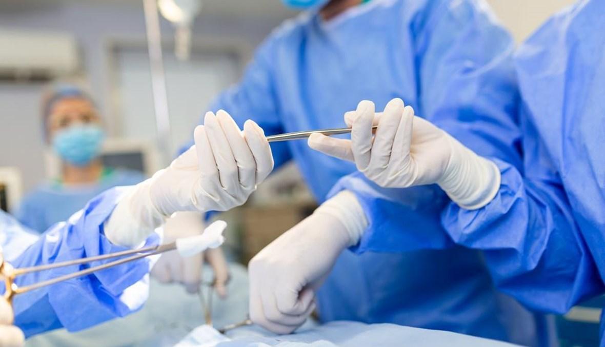 إنجاز جراحي في الجامعة الأميركية في بيروت... إعادة زرع استثنائية لأصابع مبتورة