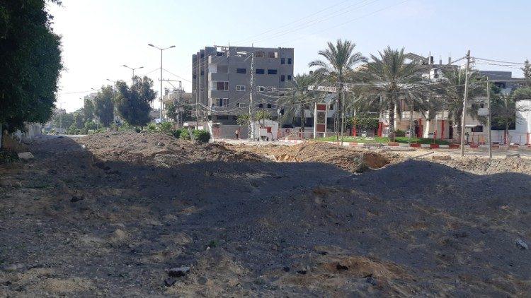 الأب رومانيلي يقول إن البابا يتصل يوميا برعية العائلة المقدسة في غزة موضحا أن فعل المحبة هذا يشكل مصدر تشجيع للمسيحيين في القطاع