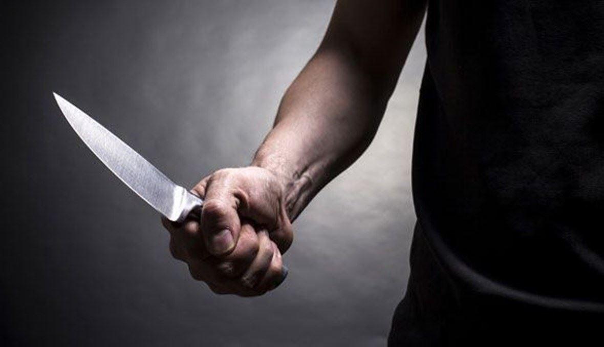 في دوحة عرمون... سقوط جرحى جرّاء إشكال بين عشرات الشبّان السوريين بالعصي والسكاكين