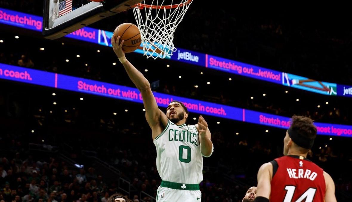بوسطن سلتيكس يقسو على ميامي هيت في NBA