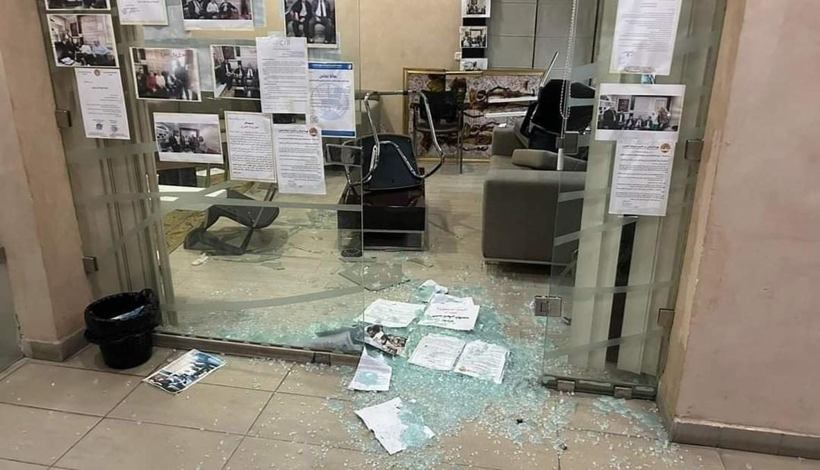 الشرطة التونسية تقتحم مجدّداً مقرّ هيئة المحامين وتعتقل محامياً آخر