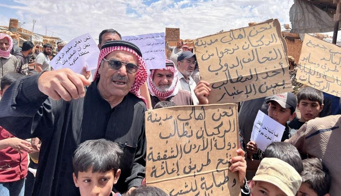 "نعيش في سجن لا يمكن الخروج منه"... آلاف السوريّين منسيّون منذ أعوام في مخيّم الركبان وسط البادية