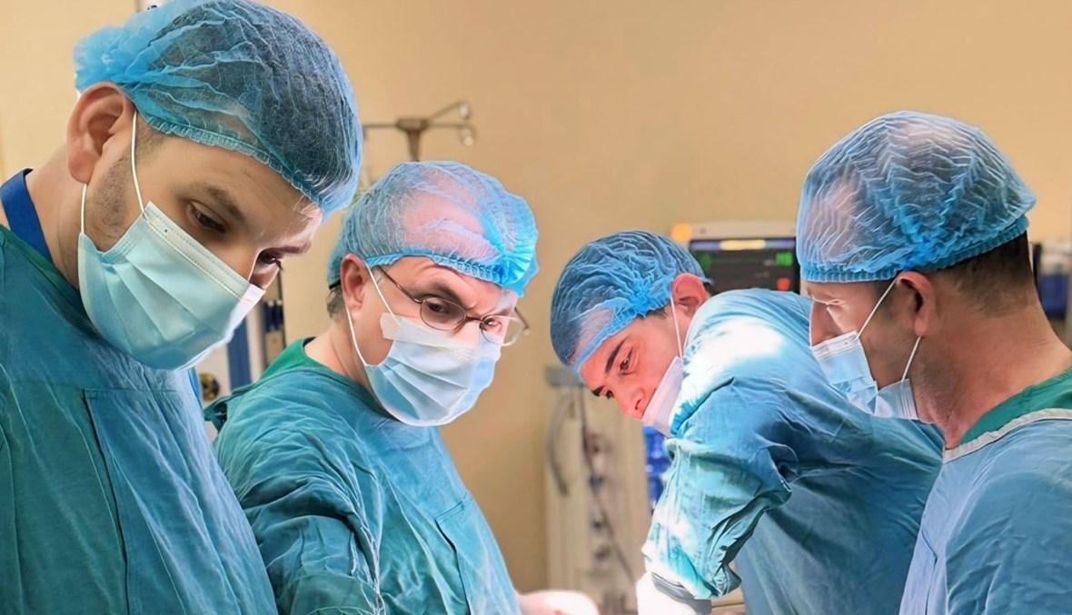 إنجاز طبّي في مستشفى خلف الحبتور في عكّار... استئصال ورم نادر وضخم من أسفل العمود الفقري (صور)