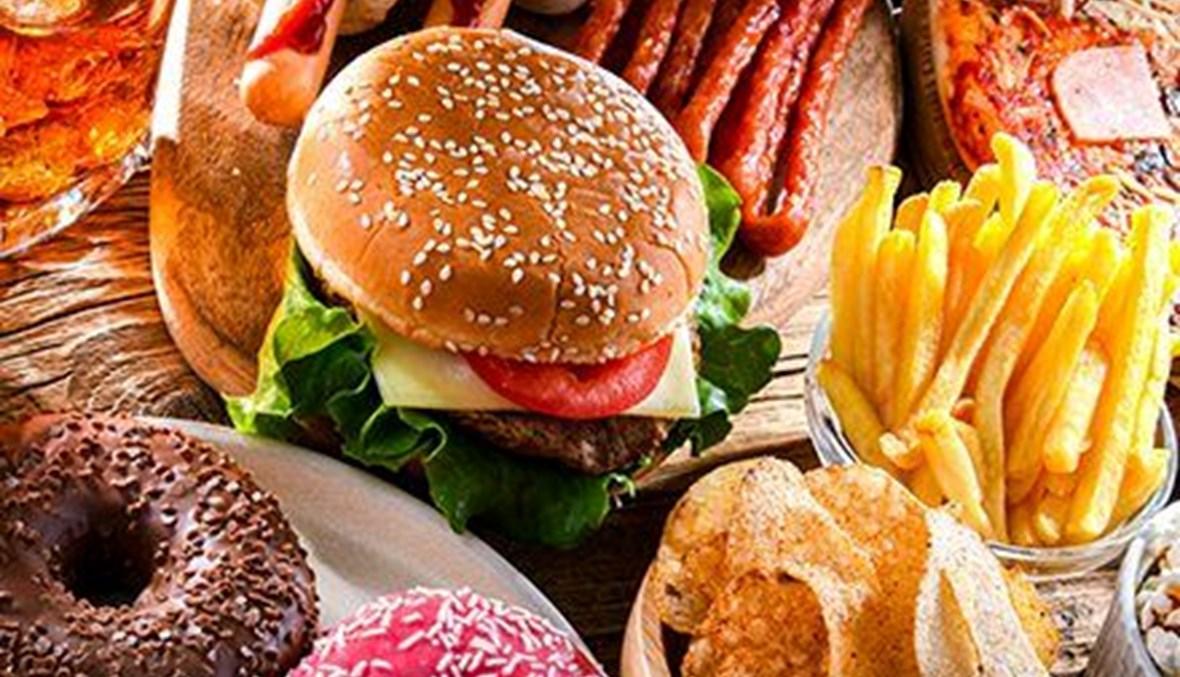 إليكم الأطعمة المصنّعة التي يجب الامتناع تماماً عن تناولها