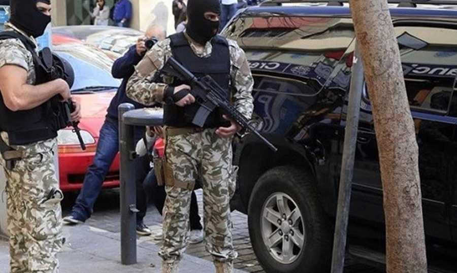 دهم منازل مطلوبين في بلدتَي حورتعلا واللبوة وحي الشراونة - بعلبك وتوقيف مواطنَين