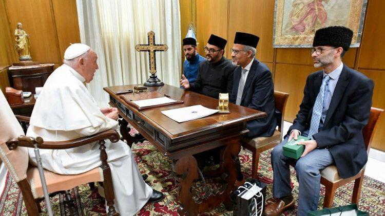 البابا فرنسيس يستقبل وفدًا من مسجد بولونيا