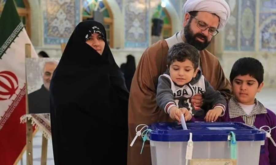 هذا ما أظهرته النتائج الأوليّة لانتخابات إيران... وهجوم على عربة تحمل صناديق للاقتراع