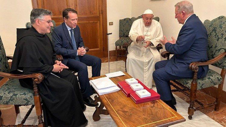 البابا يستقبل نائب الرئيس الأمريكي الأسبق آل غور