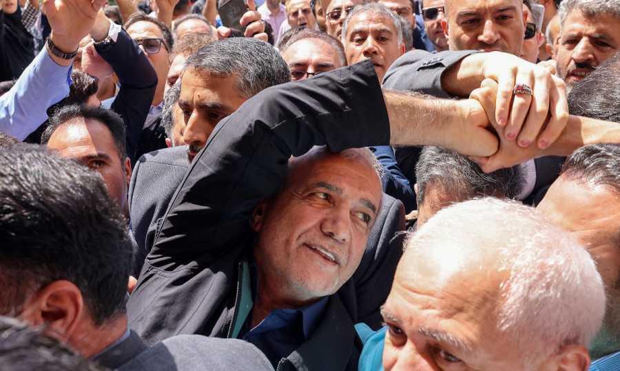 مسعود بزشكيان رئيساً جديداً لإيران