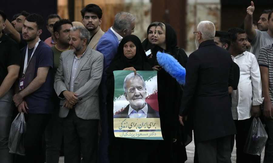إيران.. آمال بالانفتاح الدبلوماسي على الغرب في عهد بزشكيان
