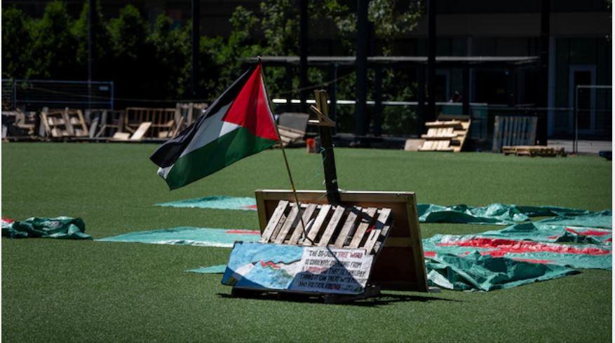 المتظاهرون الداعمون للفلسطينيين يفككون مخيمهم في جامعة ’’يو بي سي‘‘