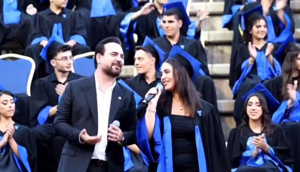 وائل جسار يحتفل في تخرج ابنته ويغني معها