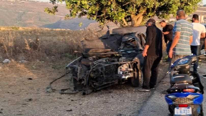 استهداف سيارة في كفرتبنيت وقتيلان بغارة على طريق الخردلي.. و"الحزب" يردّ ب"جهاد" وعشرات "الكاتيوشا"