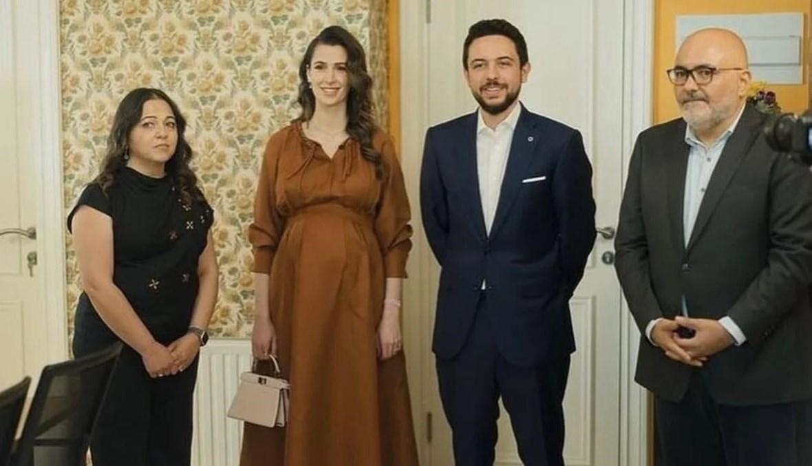 الأميرة رجوة أنيقة وعصرية في الأشهر المتقدمة من حملها