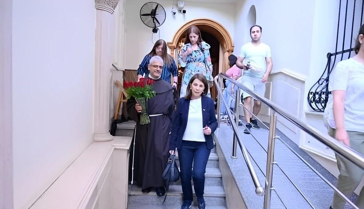 ماجدة الرومي في رحلة دينية بمصر القديمة... الأب بطرس دانيال يكشف كواليسها (صور)
