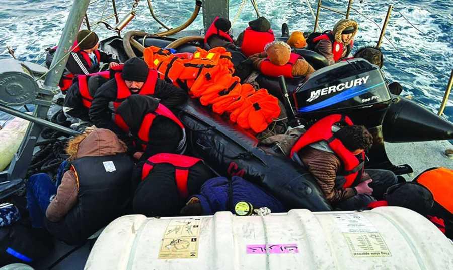 الجيش يداهم منازل في البيرة ويوقف 23 شخصًا بتهمة التخطيط للتسلل عبر البحر