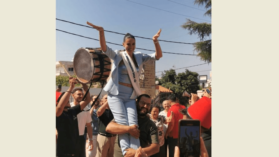استقبال حاشد لملكة جمال لبنان في بقرزلا العكارية