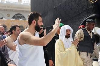 لحظة دخول أحمد الشرع إلى الكعبة