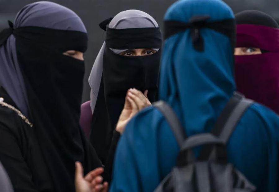 دولة آسيوية تبدأ تنفيذ قانون حظر النقاب