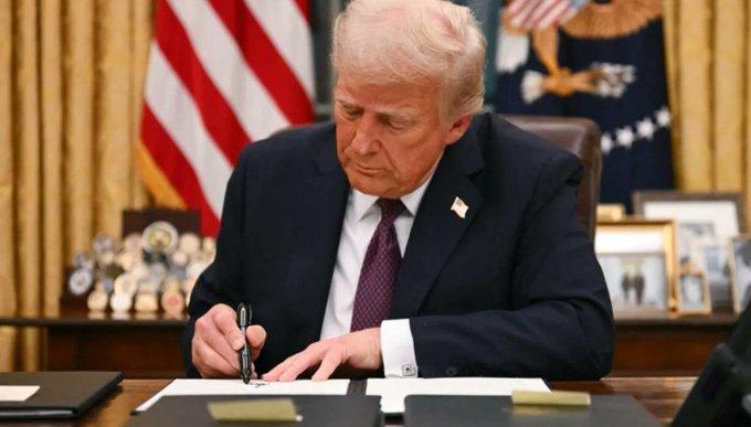 على رأسها بتكوين.. ترامب يعلن أسماء 5 عملات مشفرة ضمن الاحتياطي الاستراتيجي
