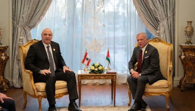 ملك الأردن يلتقي الرئيسين العراقي واللبناني على هامش القمة العربية