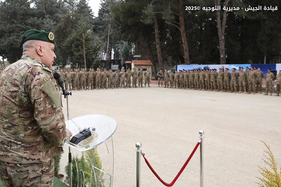 قائد الجيش بالنيابة تفقد فوج التدخل السادس في قاعدة رياق الجوية