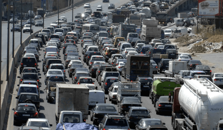 بعد فيضانات الطرق وزحمة سير خانقة.. سلام يتصل بوزير الاشغال ويطلب "فتح تحقيق فوري"