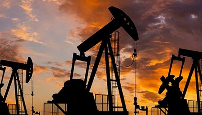وكالة الطاقة تتوقع فائضاً في سوق النفط العالمية في 2025