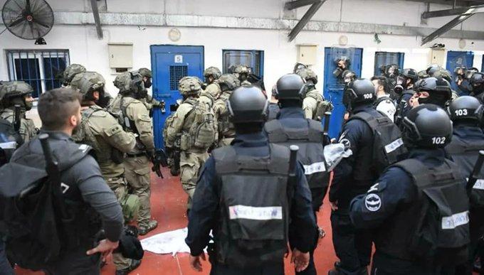 قمع وضرب وأعيرة مطاطية... معاناة مضاعفة لأسرى سجن النقب ‏خلال رمضان
