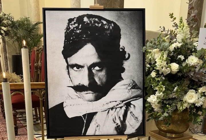 في جنازة أنطوان كرباج.. رسالة من رئيس الجمهورية ووسام الاستحقاق االفضي ذو السعف