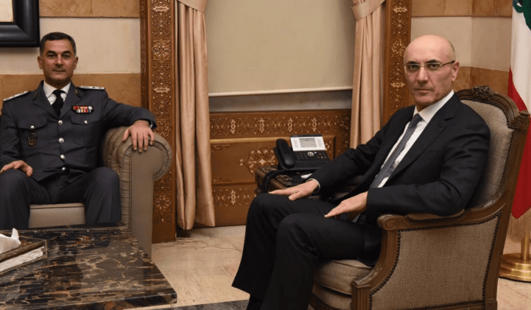 وزير الداخلية ناقش مع عبد الله التدابير حفاظاً على الأمن والنظام