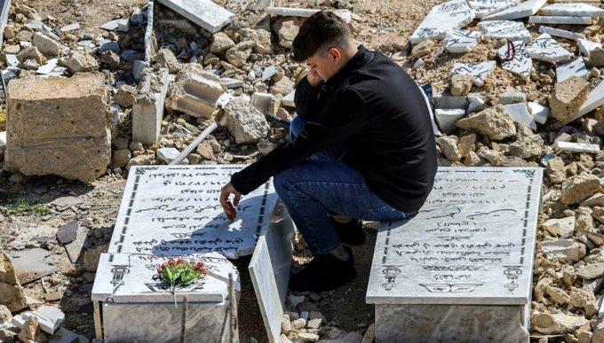 عيد حزين في جنوب لبنان قرب قبور أحباء قضوا في الحرب